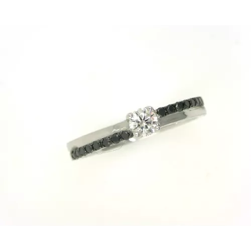 Anillo oro blanco 1bri-0.25k y 16 bri.negros 0.16k - AN0128